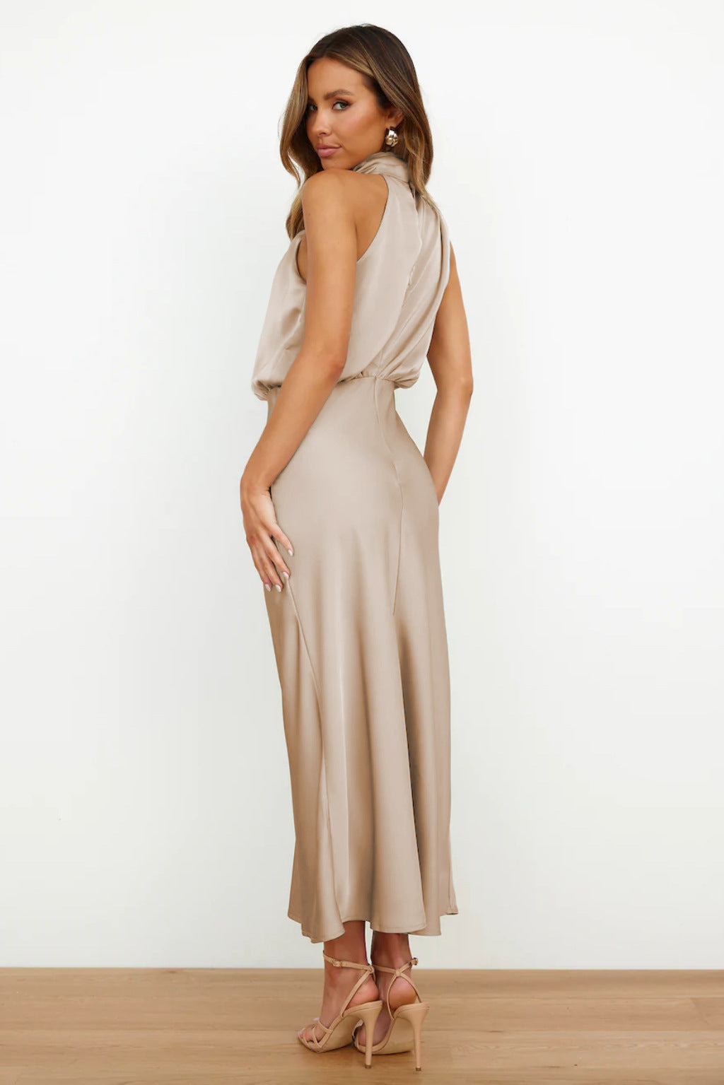 Vestido Feminino para Casamento com Decote Halter | Midi
