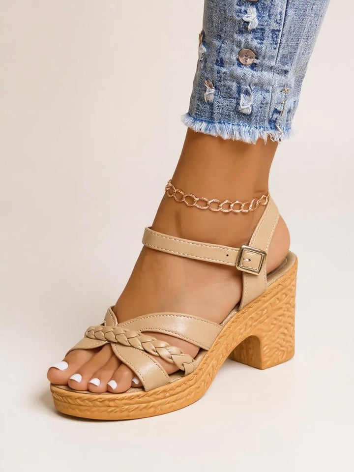 Damen geflochtene Sandalen mit Absatz | Schnalle