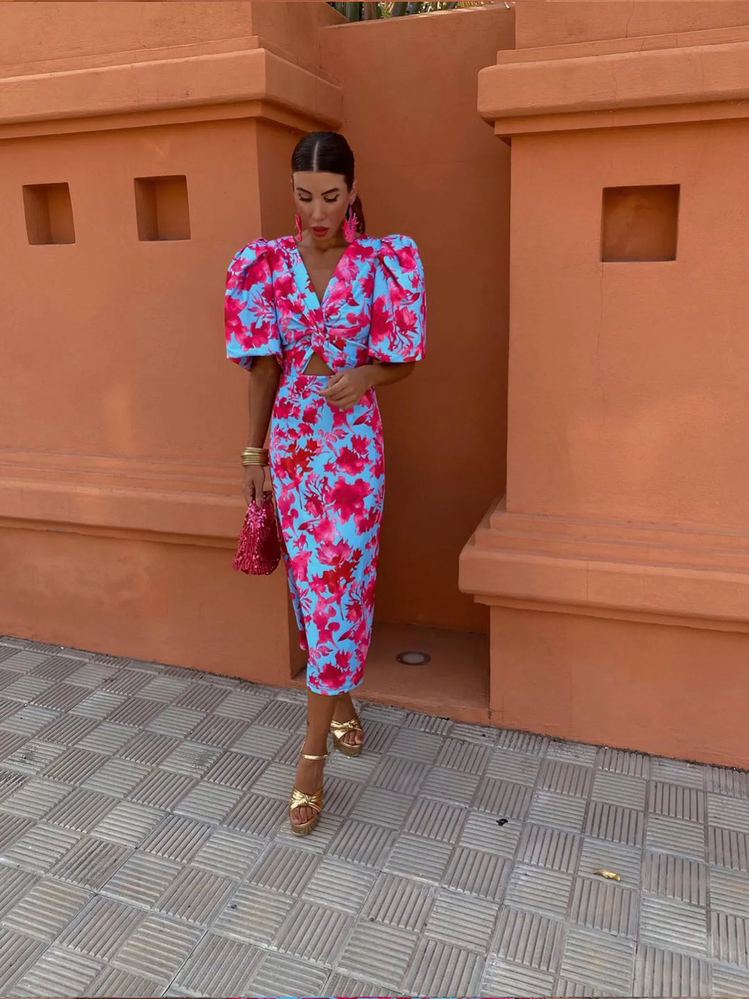 Damen Kleid mit Puffärmeln und Ausschnitt | Midi