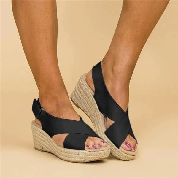 Damen Sandalen mit gekreuzten Riemen | Keilabsatz