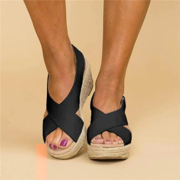 Damen Sandalen mit gekreuzten Riemen | Keilabsatz