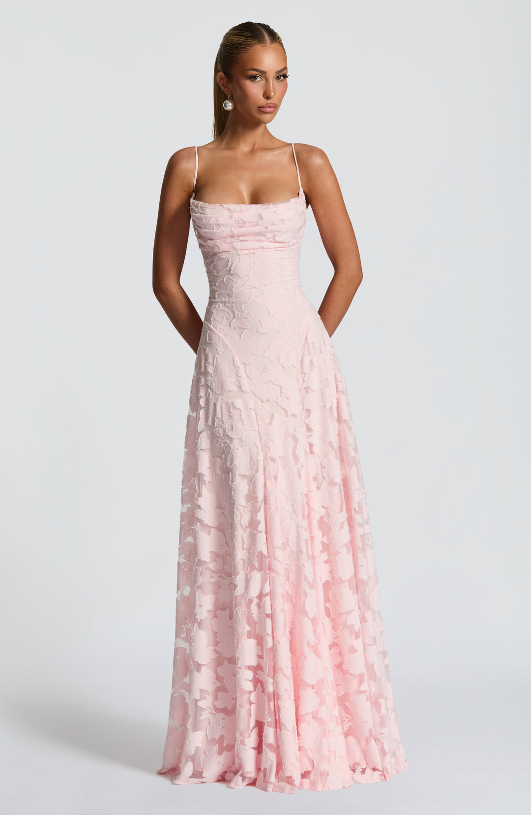 Damen Kleid mit offenem Rücken und Blumenstruktur | Maxi