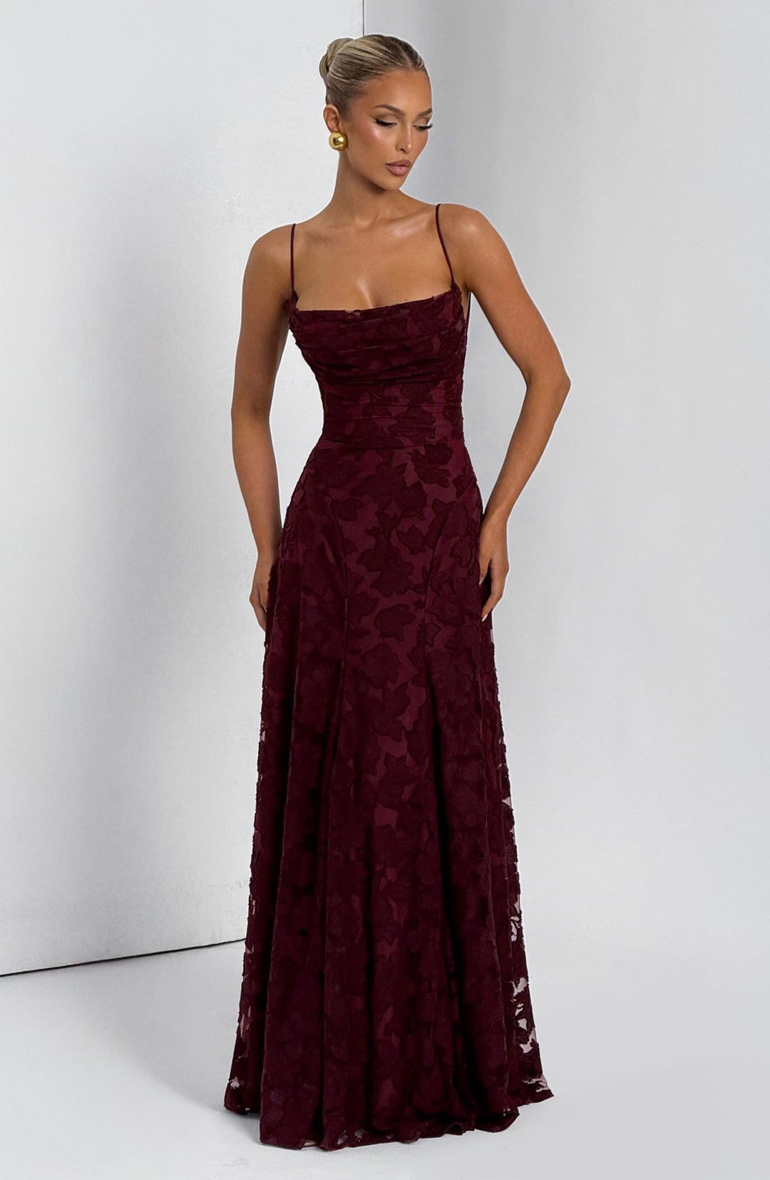 Damen Kleid mit offenem Rücken und Blumenstruktur | Maxi