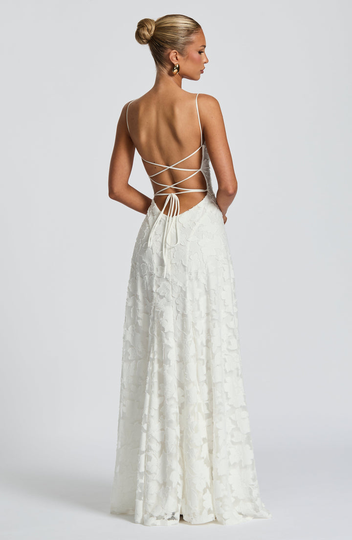 Damen Kleid mit offenem Rücken und Blumenstruktur | Maxi