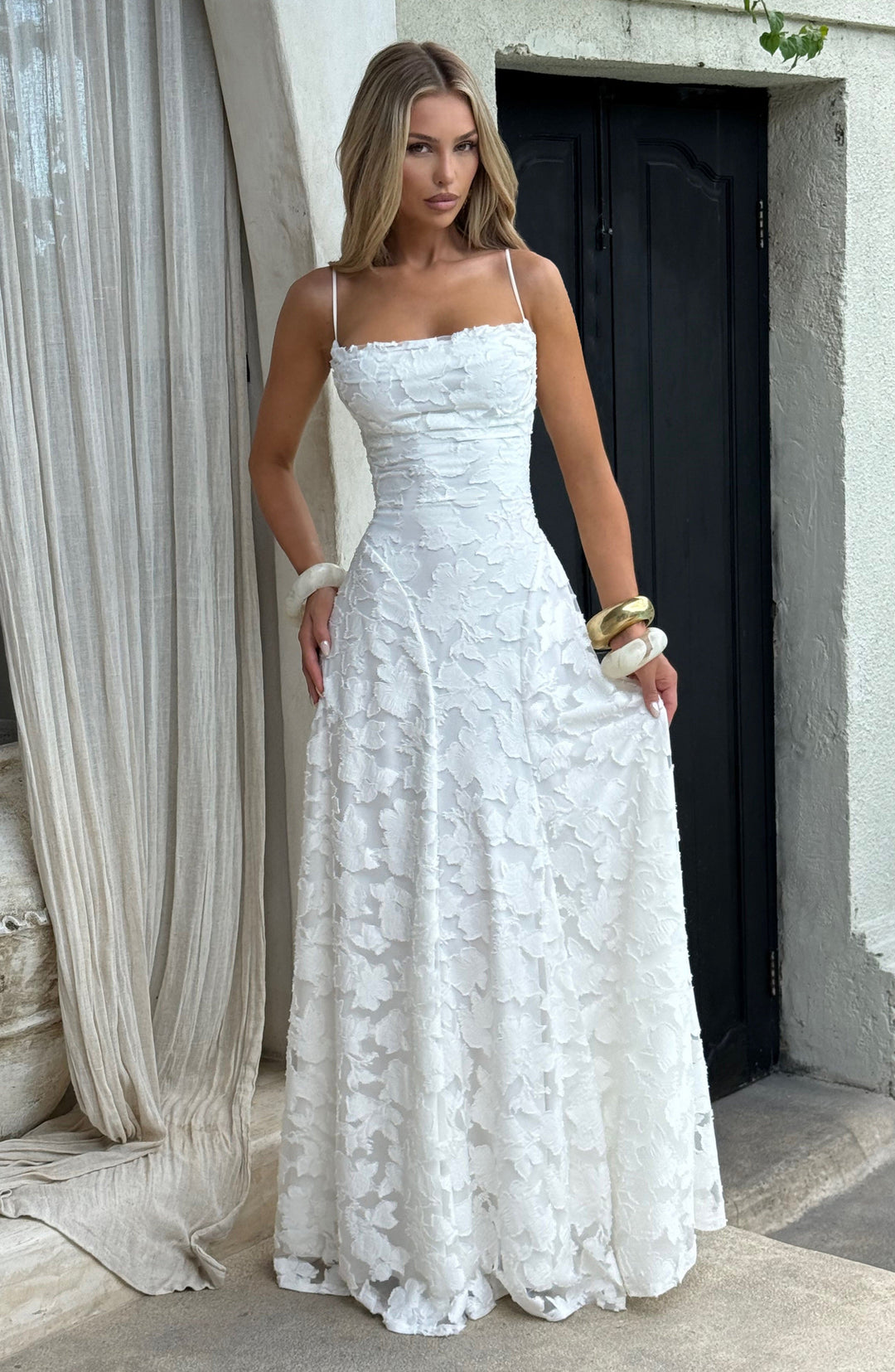 Damen Kleid mit offenem Rücken und Blumenstruktur | Maxi
